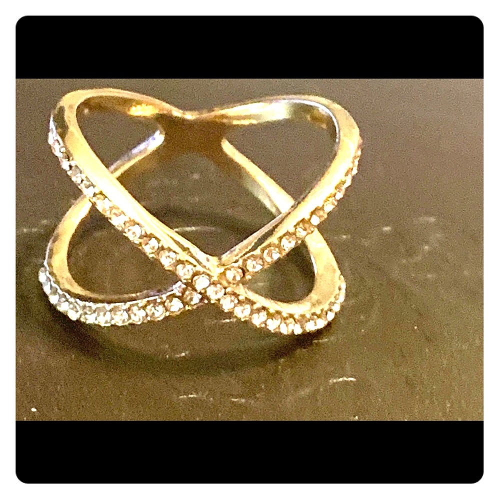 A Ring! A Gorgeous Ring!